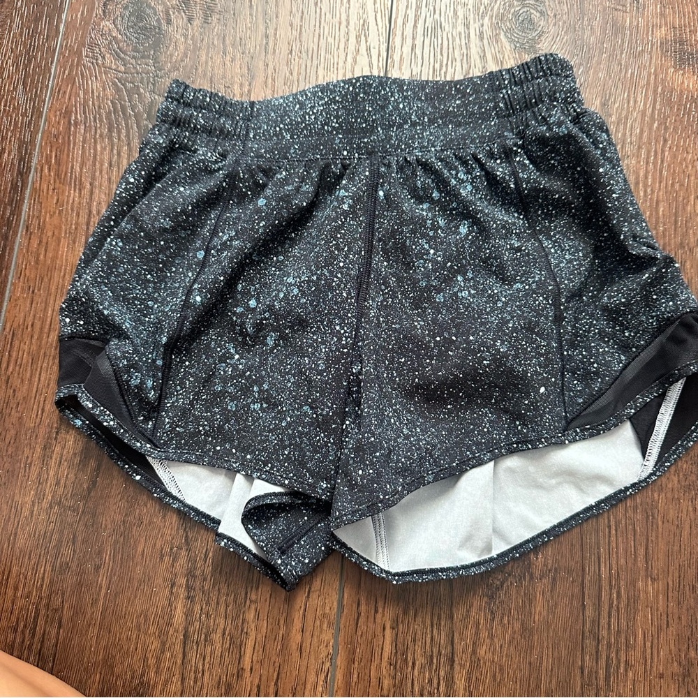 Lululemon Hotty Hot Shorts Size 4 Black with Splatter Print